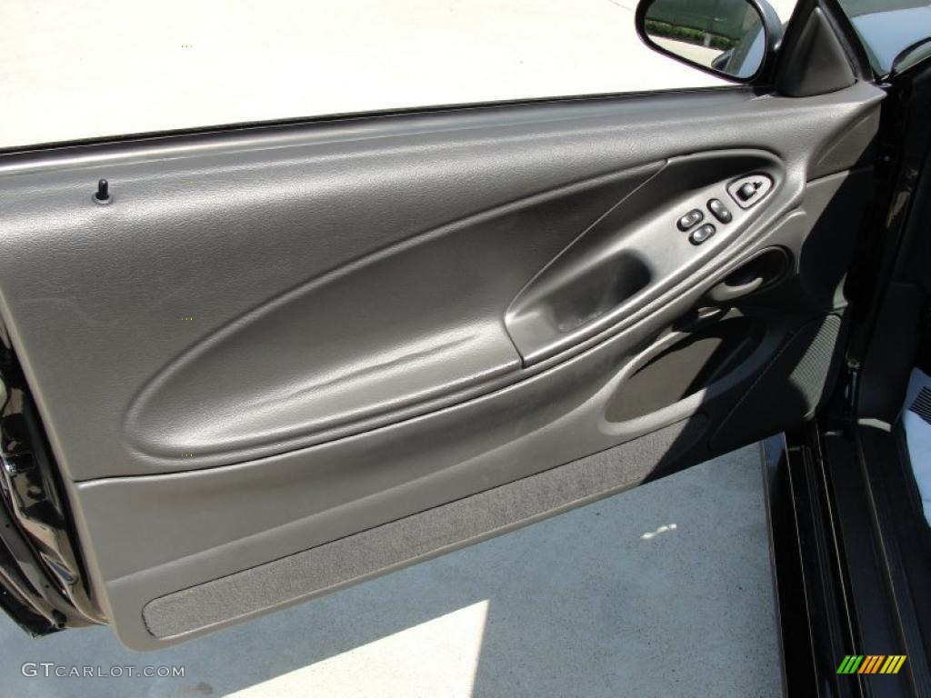 2004 Mustang V6 Coupe - Black / Dark Charcoal photo #26