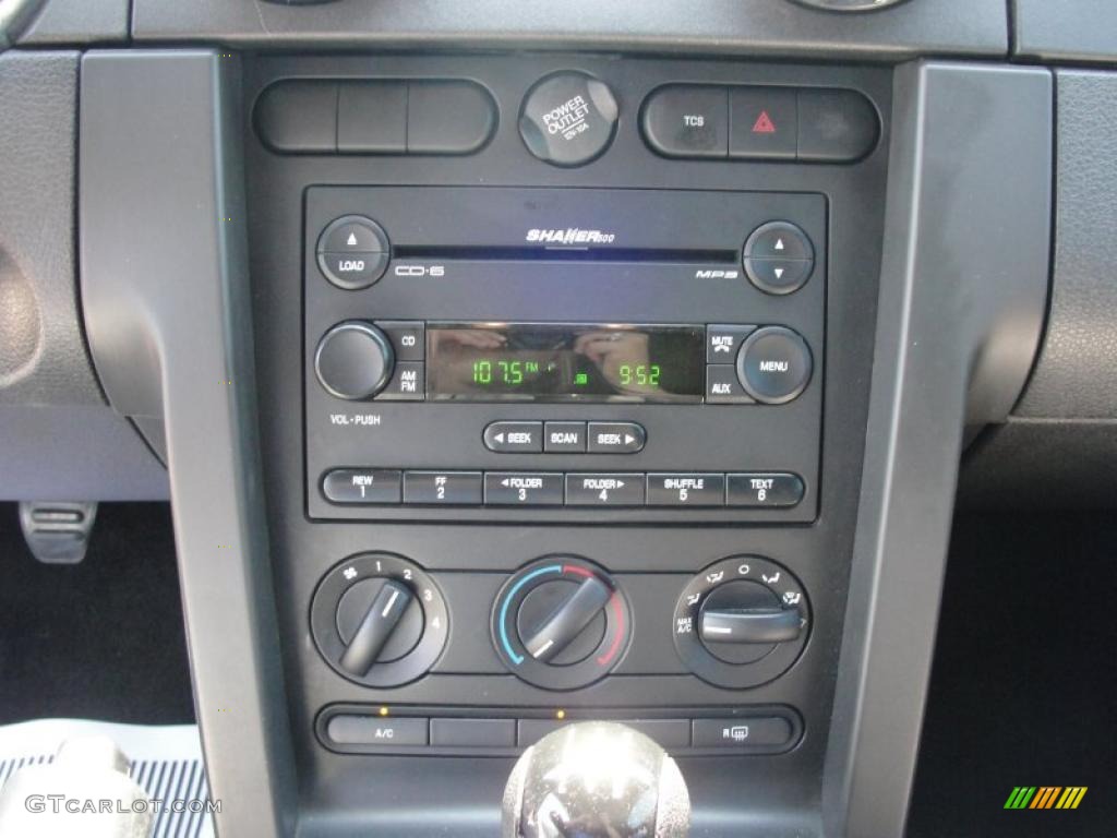 2006 Ford Mustang GT Premium Coupe Controls Photo #49132022