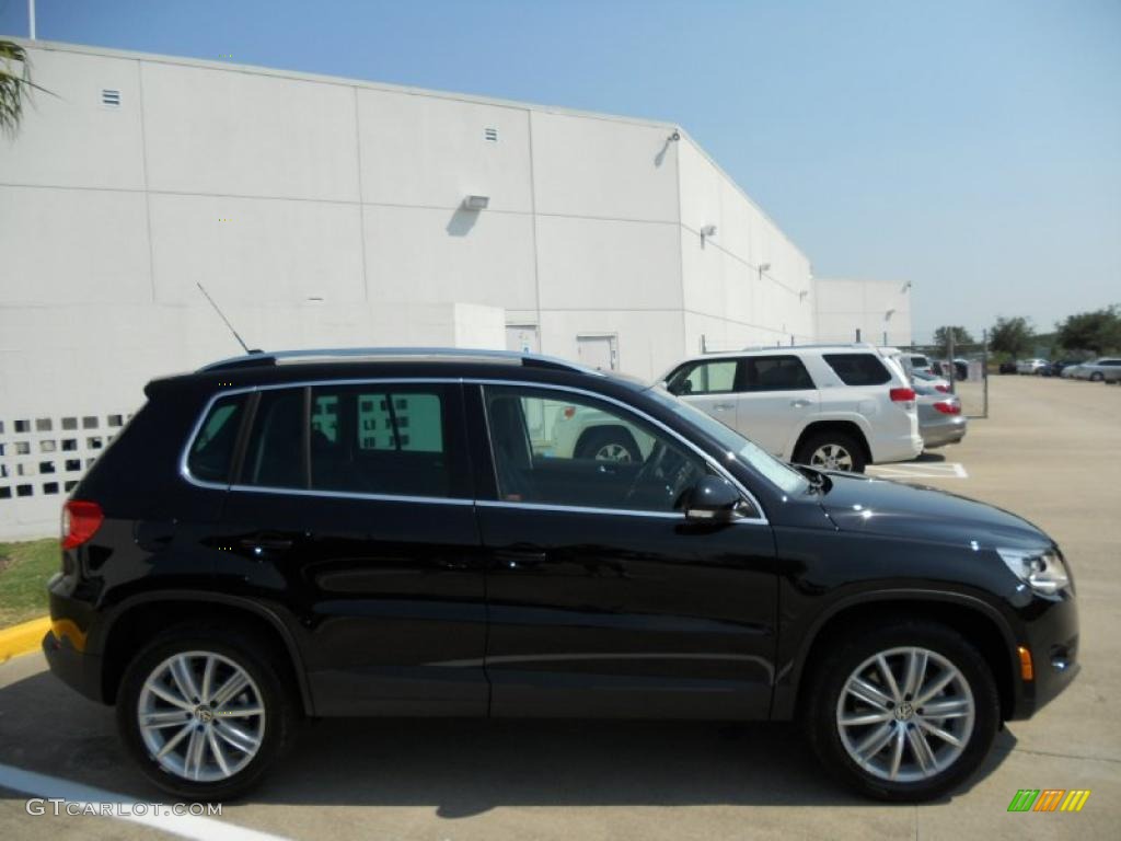 2011 Tiguan SEL 4Motion - Deep Black Metallic / Charcoal photo #8