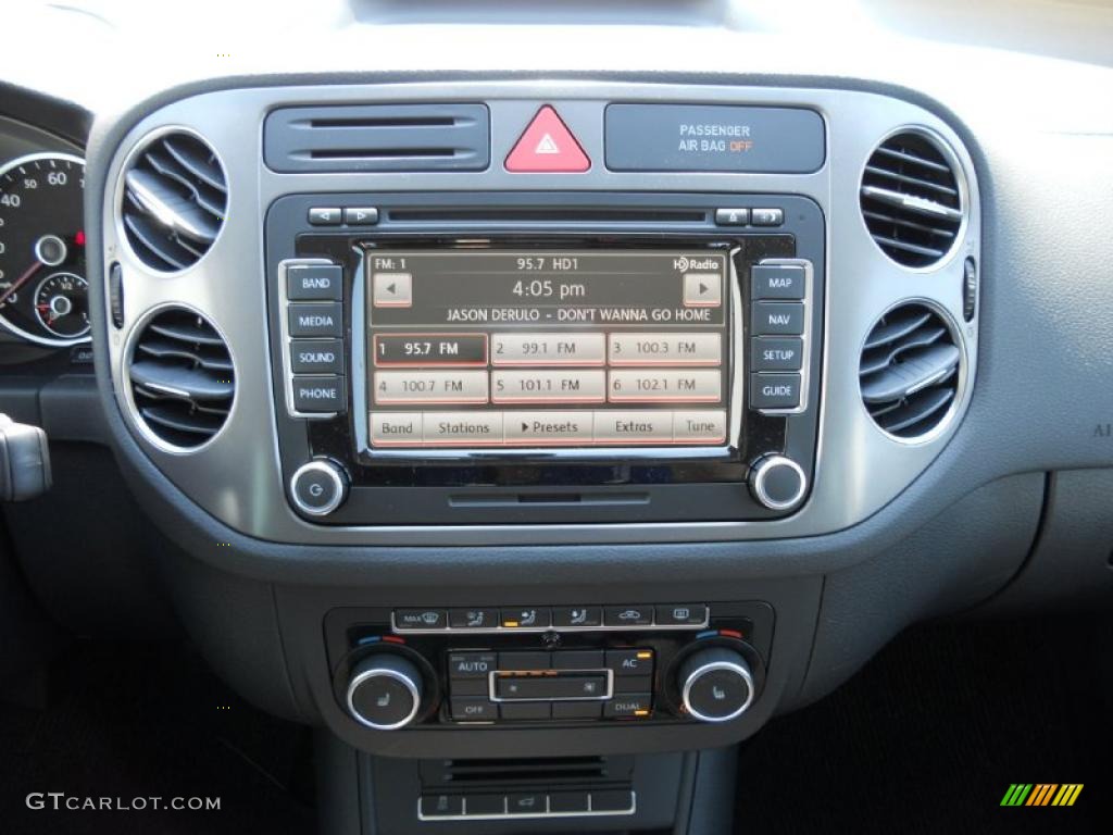 2011 Volkswagen Tiguan SEL 4Motion Controls Photo #49132298