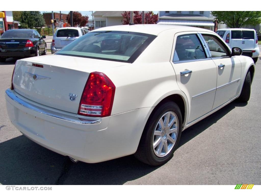 2008 300 C HEMI - Cool Vanilla White / Dark Khaki/Light Graystone photo #5