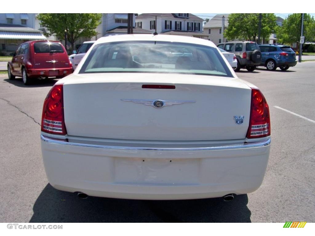 2008 300 C HEMI - Cool Vanilla White / Dark Khaki/Light Graystone photo #6