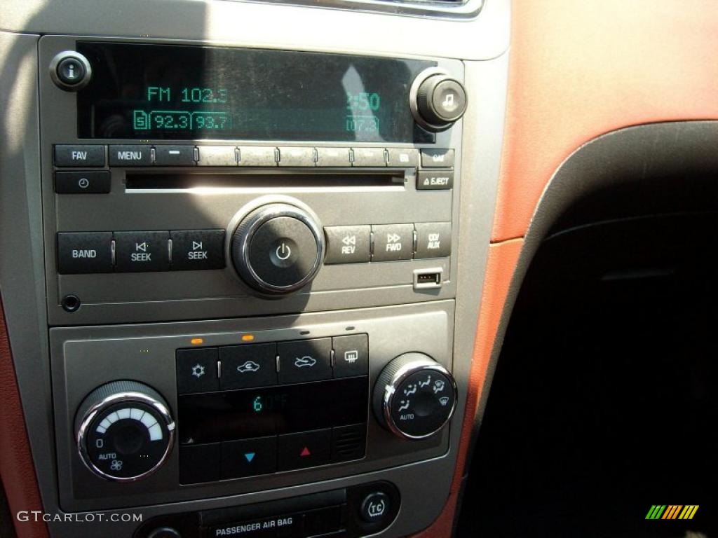 2010 Chevrolet Malibu LTZ Sedan Controls Photo #49137905