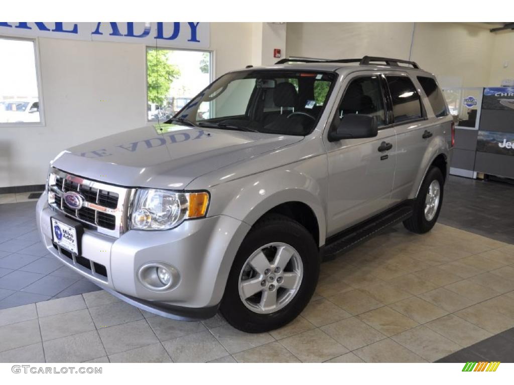 2009 Escape XLT V6 - Brilliant Silver Metallic / Charcoal photo #2