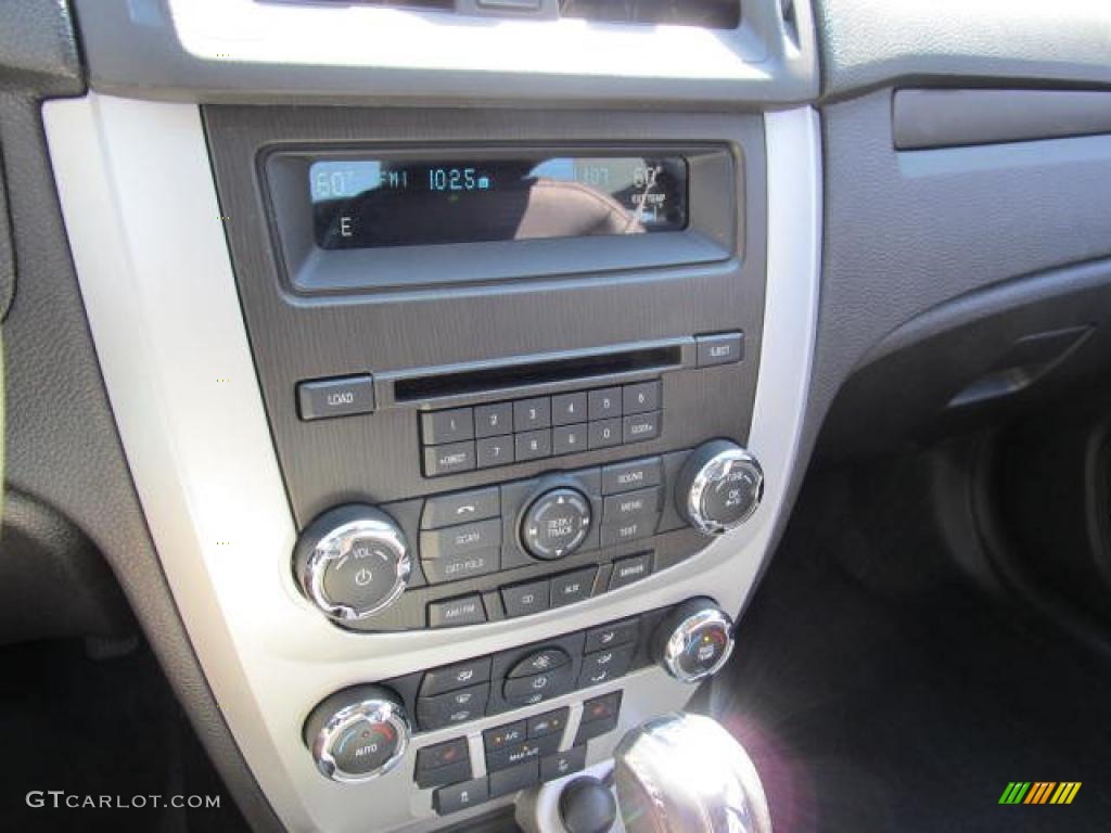 2010 Mercury Milan V6 Premier Controls Photo #49141724