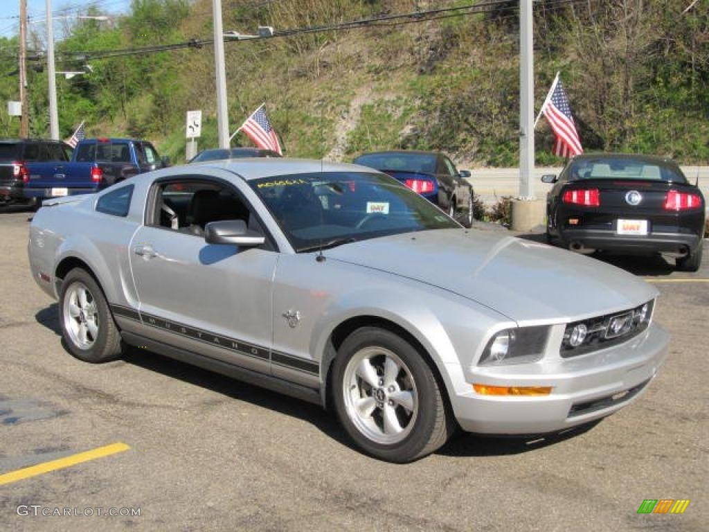 2009 Mustang V6 Premium Coupe - Brilliant Silver Metallic / Dark Charcoal photo #5
