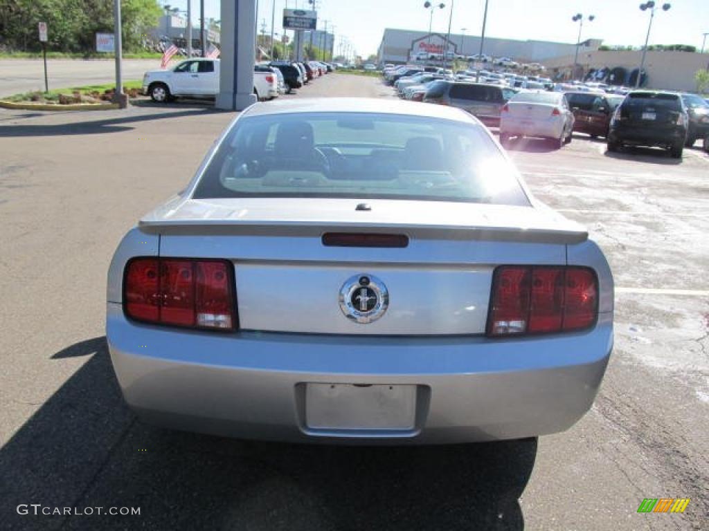 2009 Mustang V6 Premium Coupe - Brilliant Silver Metallic / Dark Charcoal photo #7