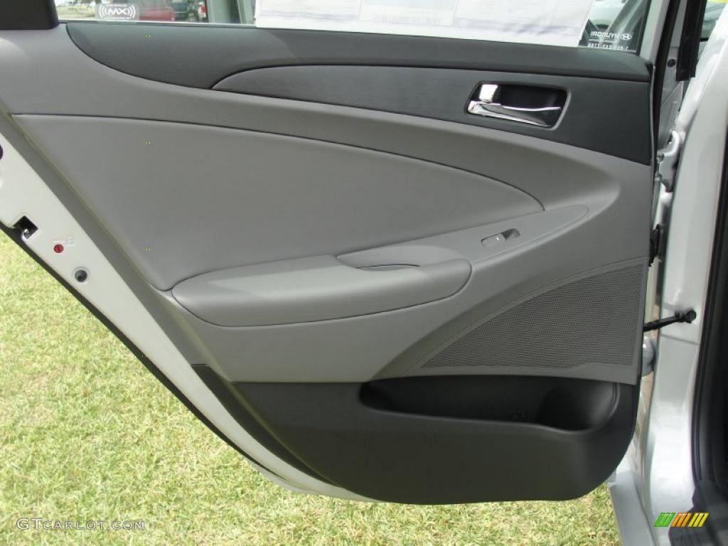 2011 Sonata SE - Radiant Silver / Gray photo #19