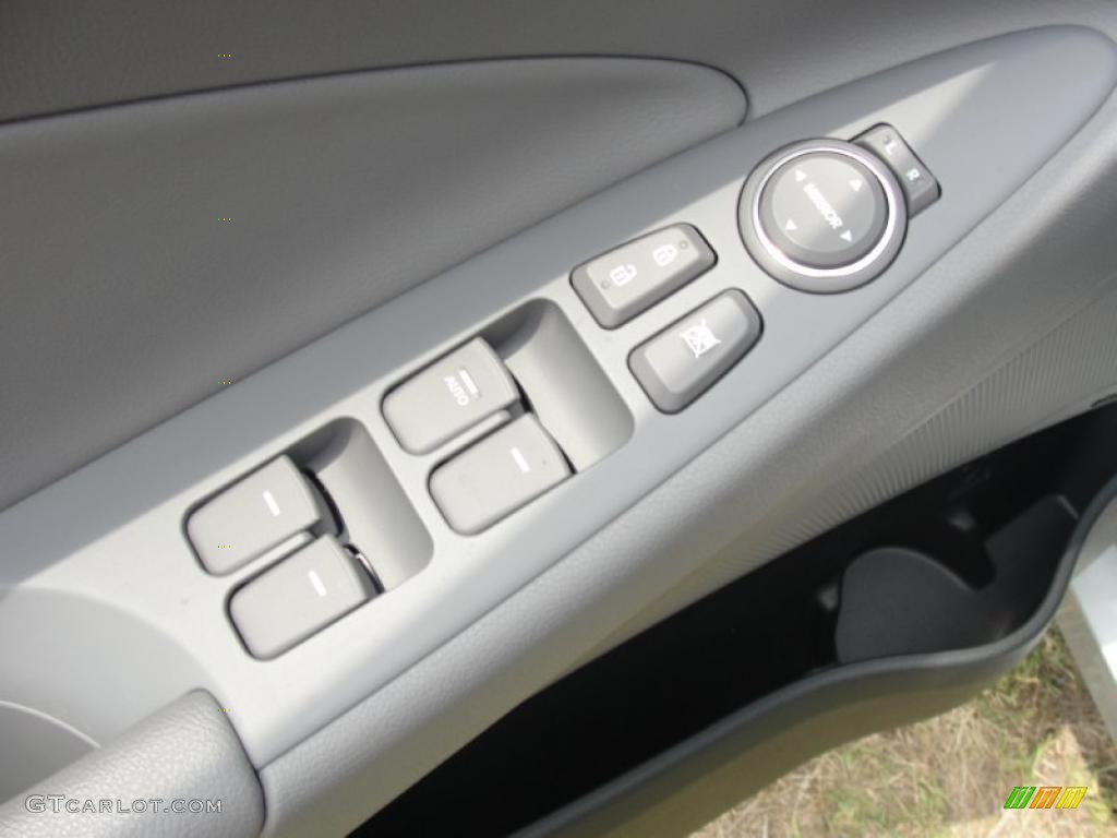 2011 Sonata SE - Radiant Silver / Gray photo #22