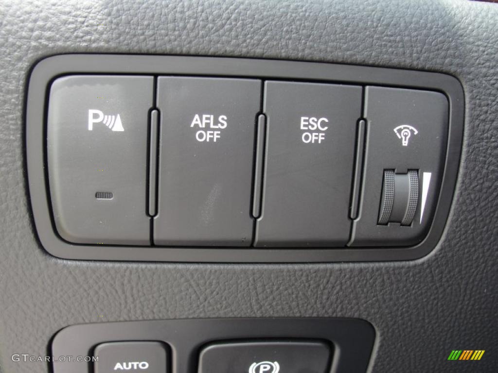 2011 Hyundai Genesis 4.6 Sedan Controls Photo #49146518