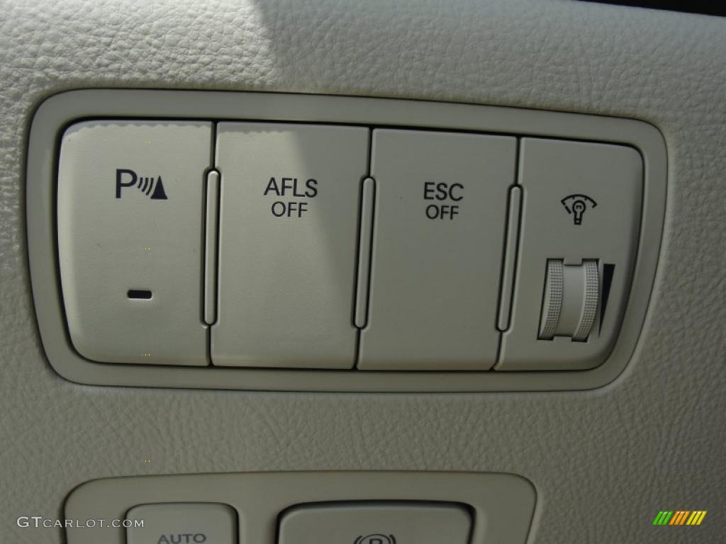 2011 Hyundai Genesis 4.6 Sedan Controls Photo #49147040