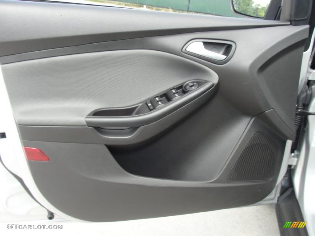 2012 Ford Focus SE Sedan Charcoal Black Door Panel Photo #49147331