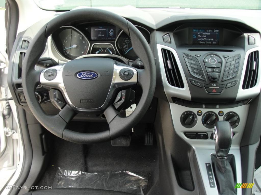 2012 Ford Focus SE Sedan Charcoal Black Dashboard Photo #49147391
