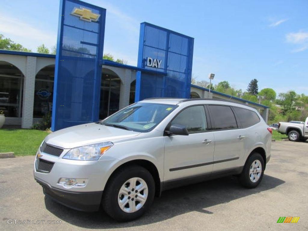 2011 Traverse LS AWD - Silver Ice Metallic / Dark Gray/Light Gray photo #1