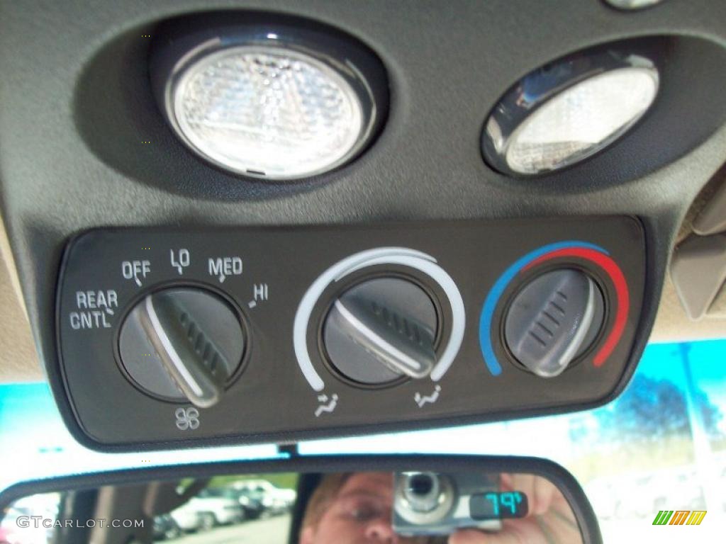 1999 Suburban K2500 SLT 4x4 - Onyx Black / Neutral photo #27