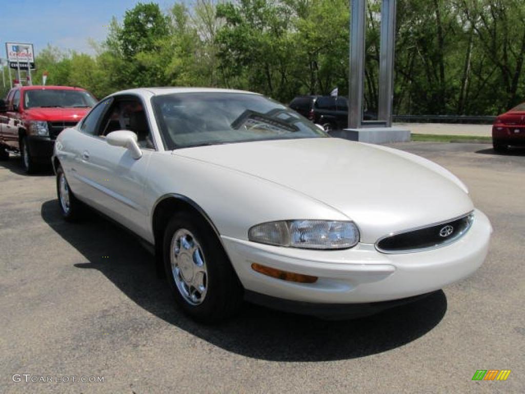 White Diamond Pearl 1997 Buick Riviera Supercharged Coupe Exterior Photo #49149254