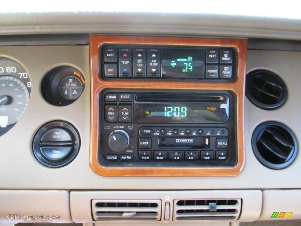 1997 Buick Riviera Supercharged Coupe Controls Photo #49149326