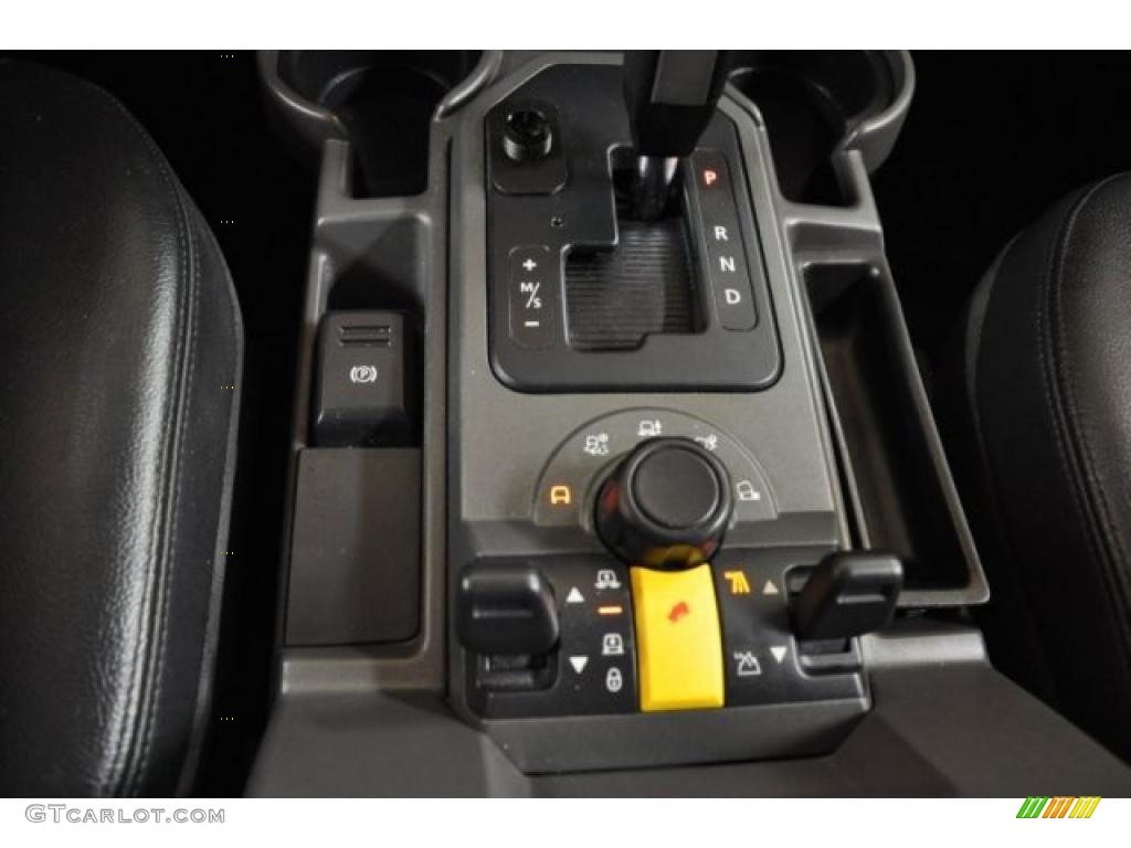 2005 Land Rover LR3 V8 HSE Controls Photo #49150403