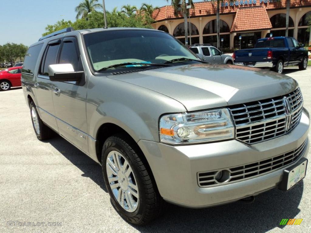 2008 Navigator L Limited Edition 4x4 - Vapor Silver Metallic / Stone/Charcoal Black photo #2