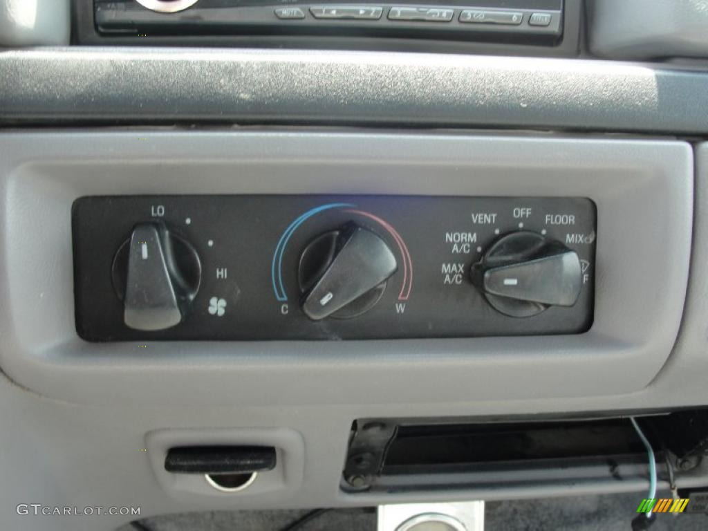 1997 Ford F250 XLT Extended Cab Controls Photo #49154750