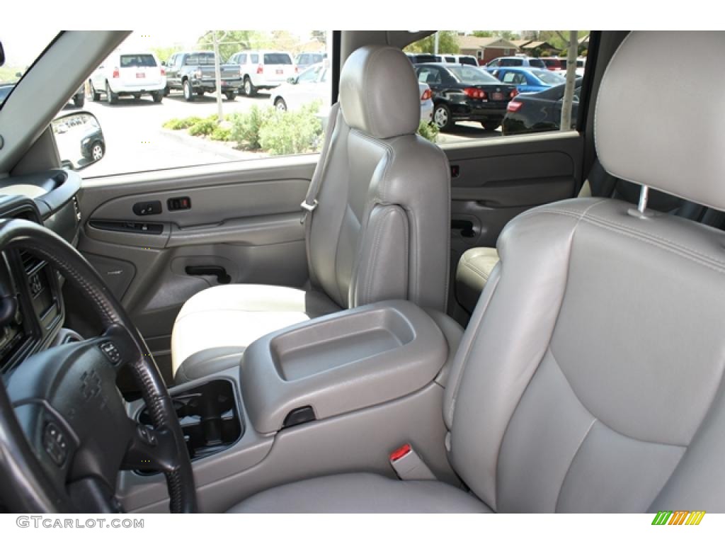 Gray/Dark Charcoal Interior 2005 Chevrolet Suburban 2500 LT 4x4 Photo #49158905