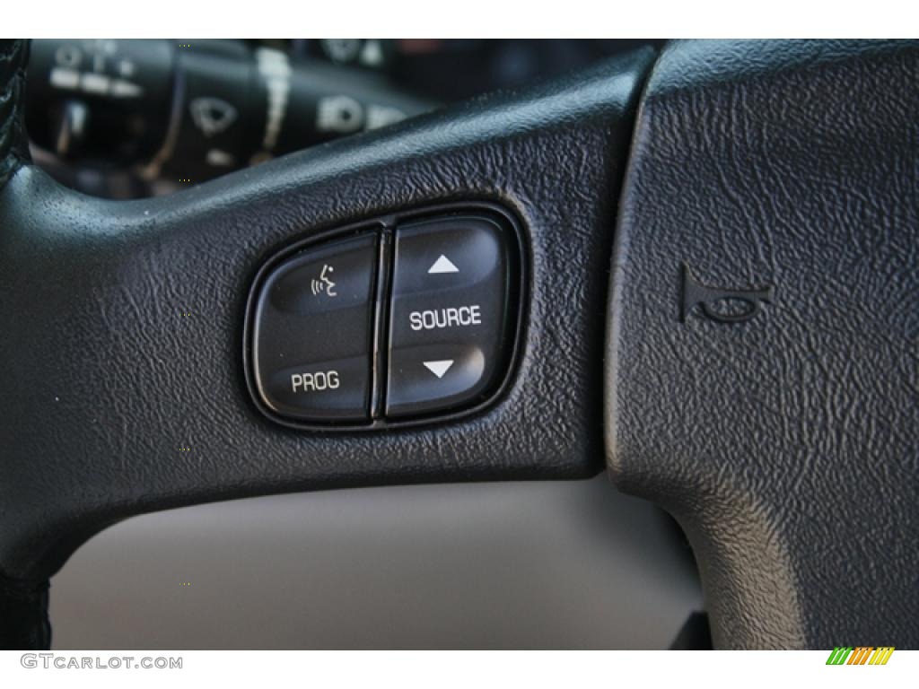 2005 Chevrolet Suburban 2500 LT 4x4 Controls Photo #49159034