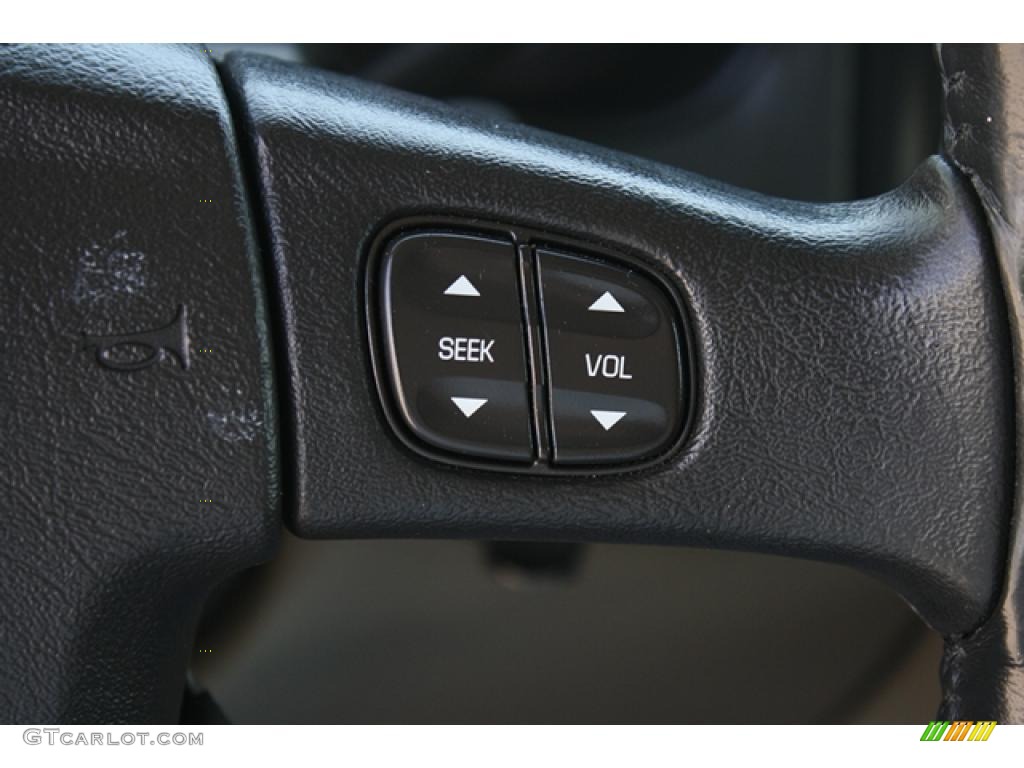2005 Chevrolet Suburban 2500 LT 4x4 Controls Photo #49159055