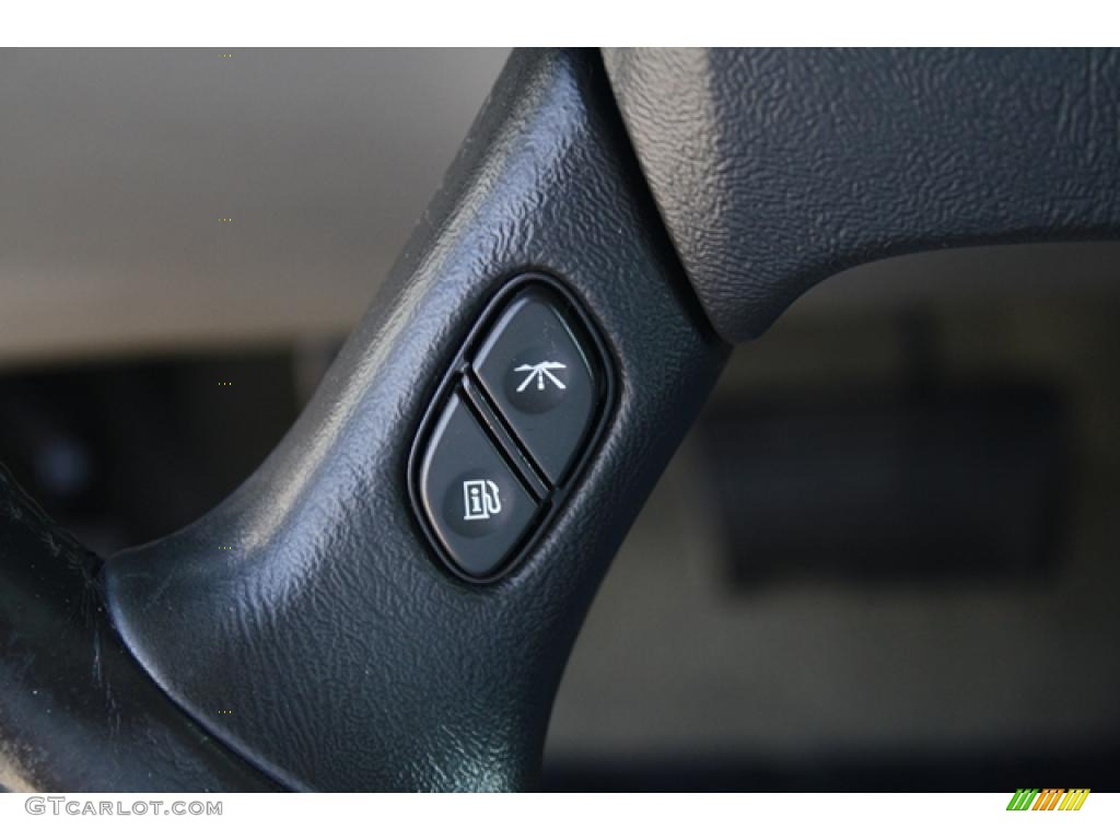 2005 Chevrolet Suburban 2500 LT 4x4 Controls Photo #49159070