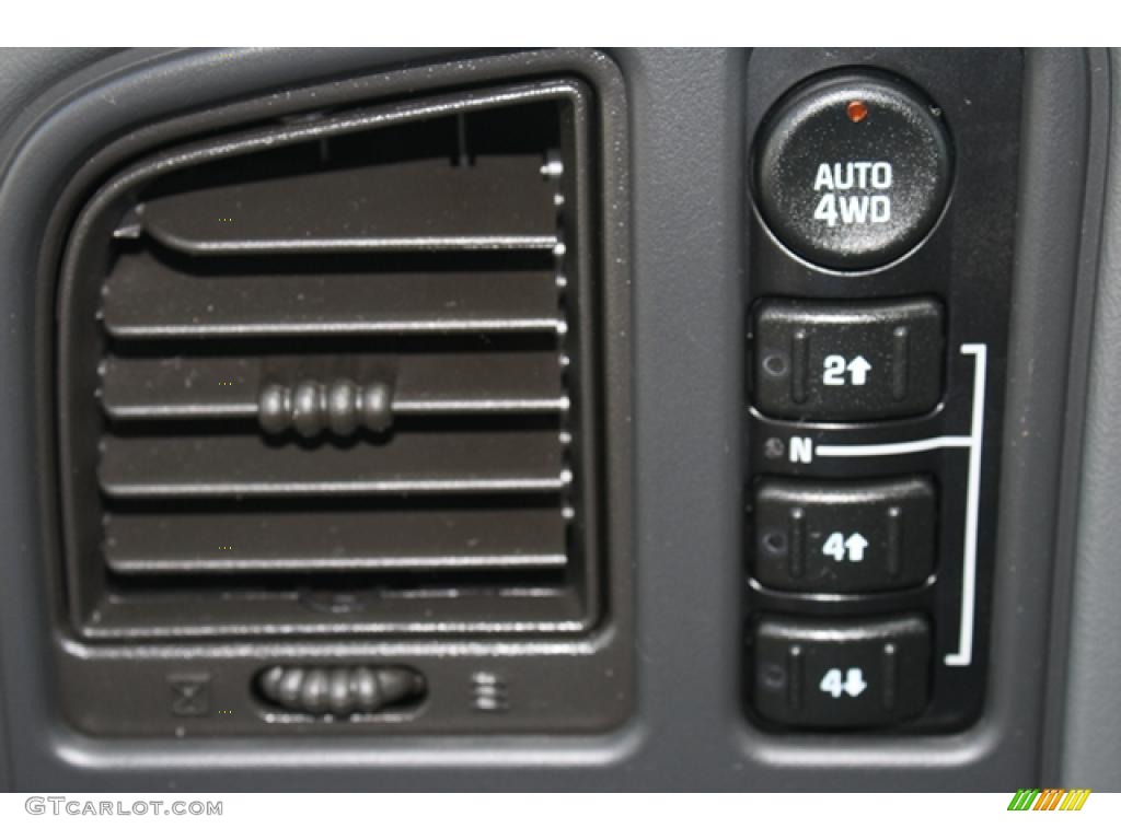 2005 Chevrolet Suburban 2500 LT 4x4 Controls Photo #49159229