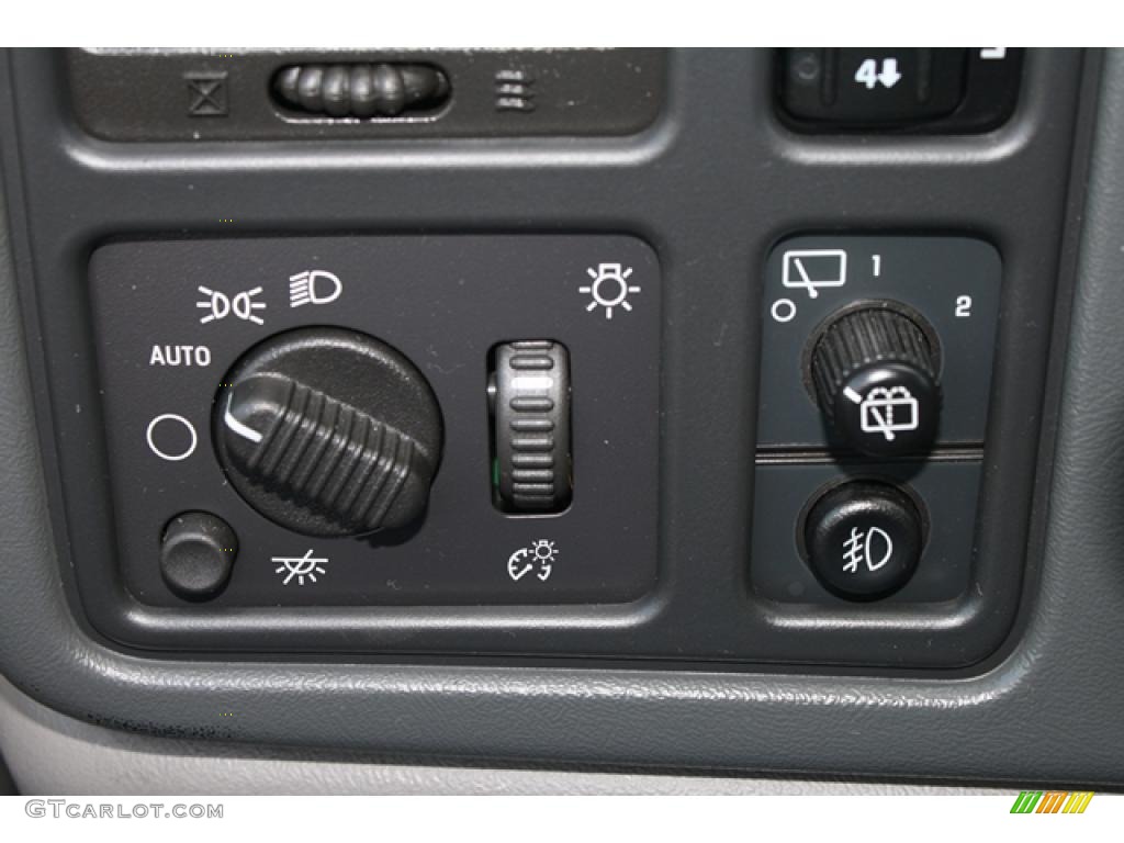 2005 Chevrolet Suburban 2500 LT 4x4 Controls Photos