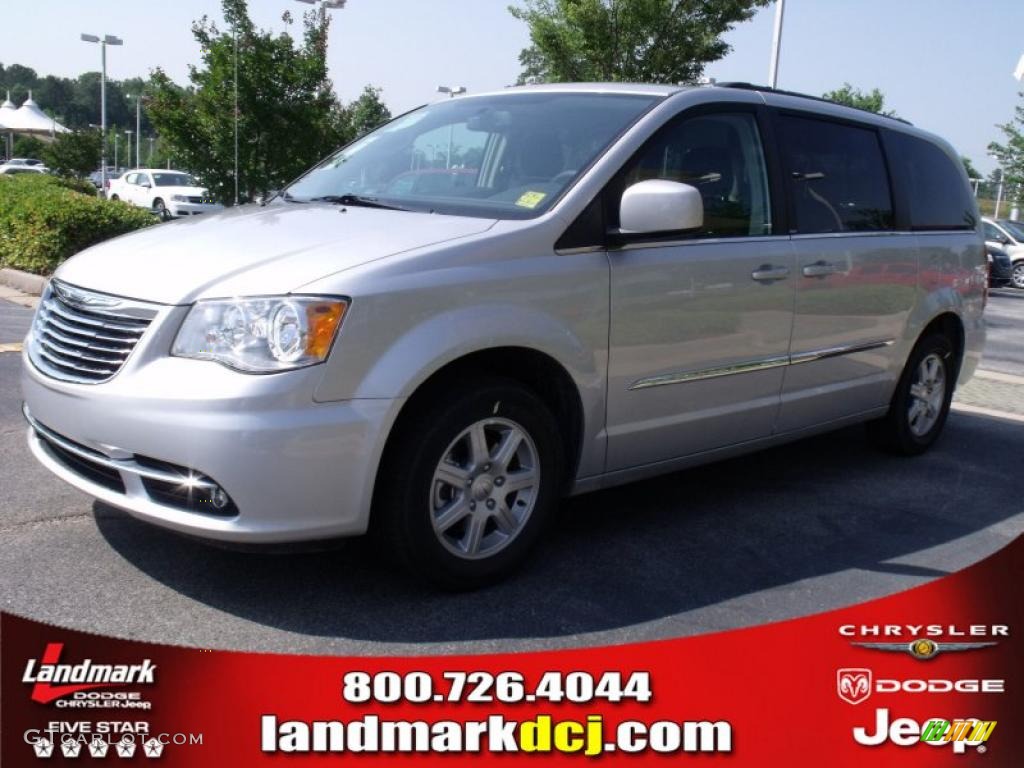 Bright Silver Metallic Chrysler Town & Country