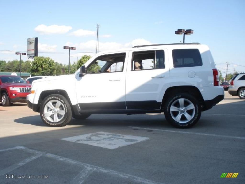 2011 Patriot Sport - Bright White / Dark Slate Gray/Light Pebble photo #6