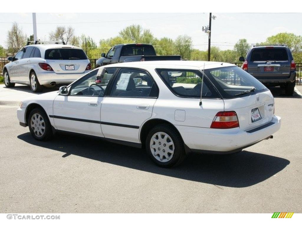 1995 Accord LX Wagon - Frost White / Beige photo #3