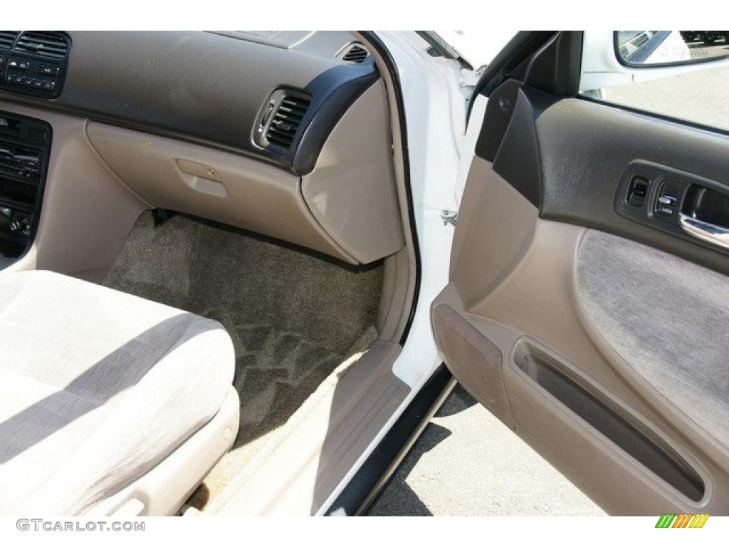 1995 Accord LX Wagon - Frost White / Beige photo #17