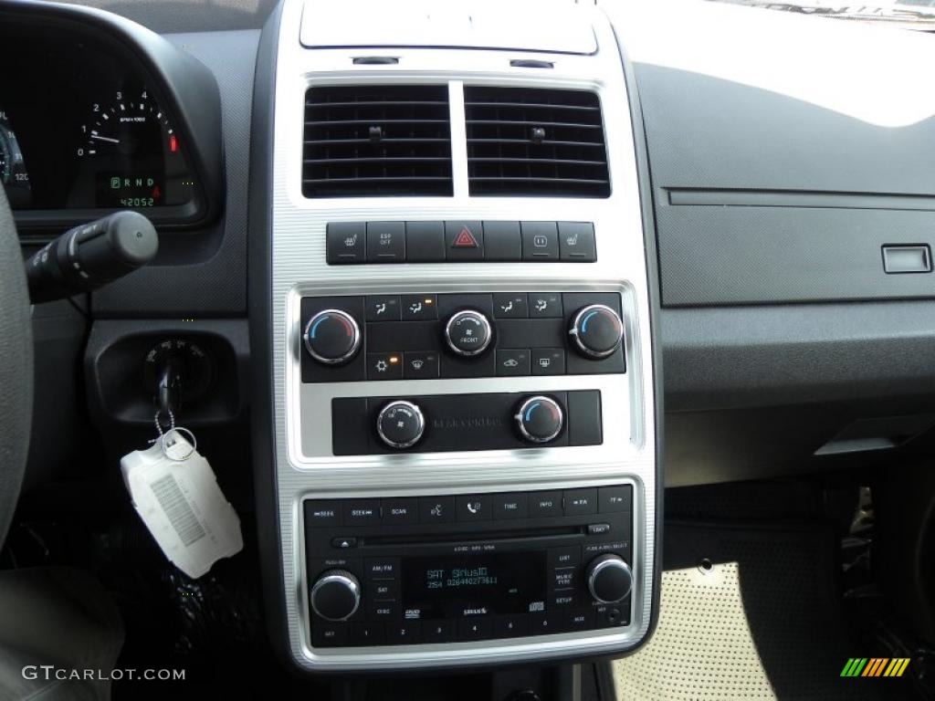 2009 Dodge Journey SXT Controls Photo #49161485