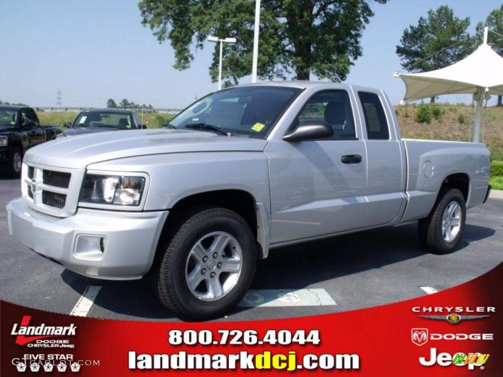 Bright Silver Metallic Dodge Dakota