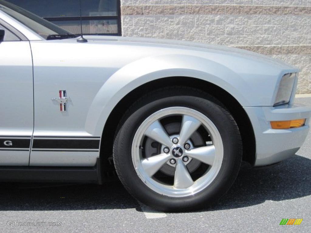 2008 Mustang V6 Premium Coupe - Brilliant Silver Metallic / Dark Charcoal photo #4