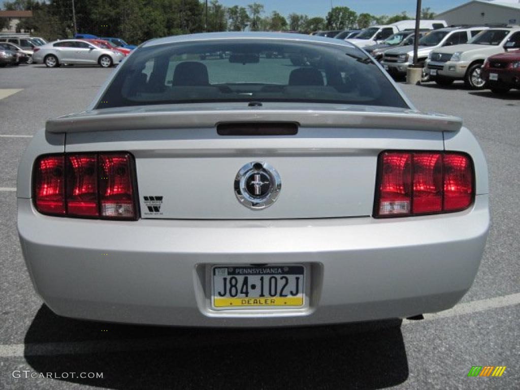 2008 Mustang V6 Premium Coupe - Brilliant Silver Metallic / Dark Charcoal photo #7