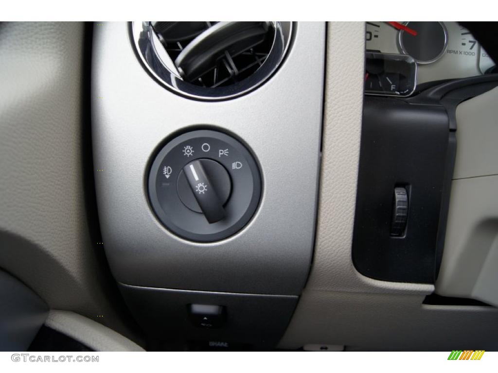 2011 Ford Expedition Limited 4x4 Controls Photos