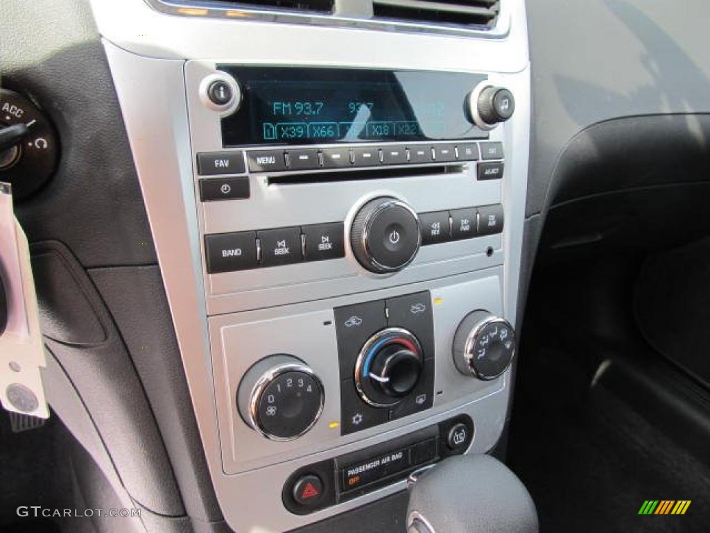 2011 Chevrolet Malibu LT Controls Photo #49168010