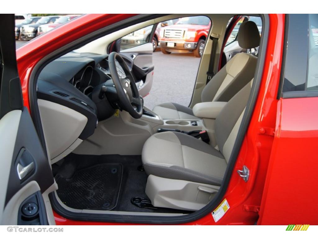 Stone Interior 2012 Ford Focus SE Sedan Photo #49168070