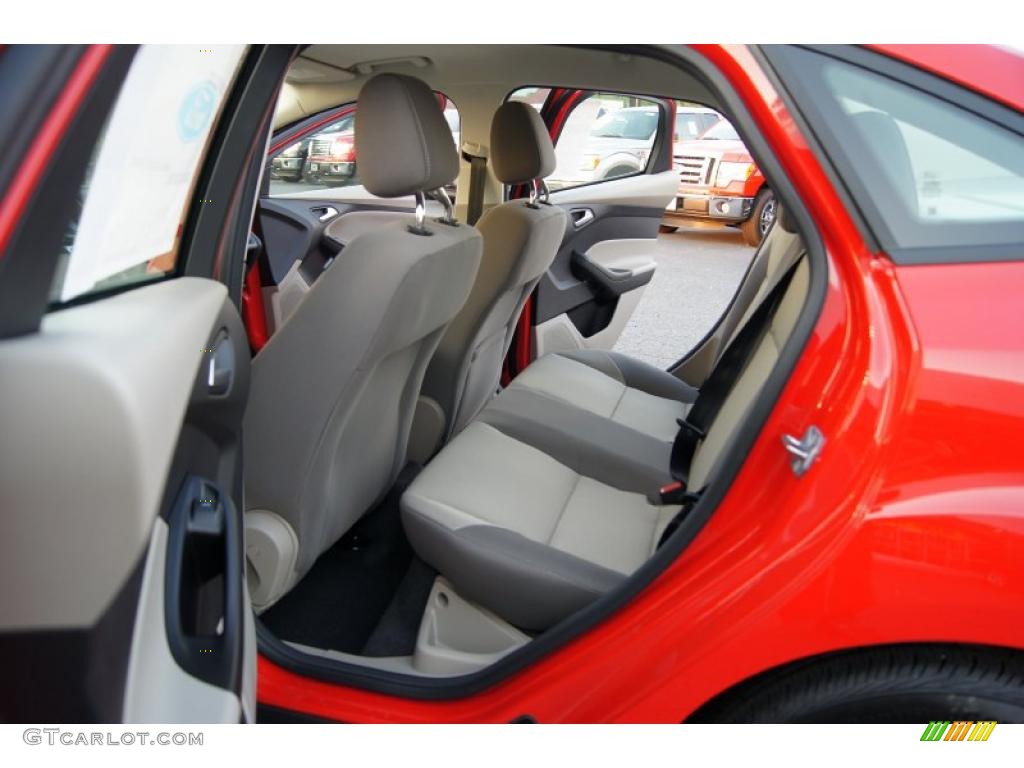 2012 Focus SE Sedan - Race Red / Stone photo #10