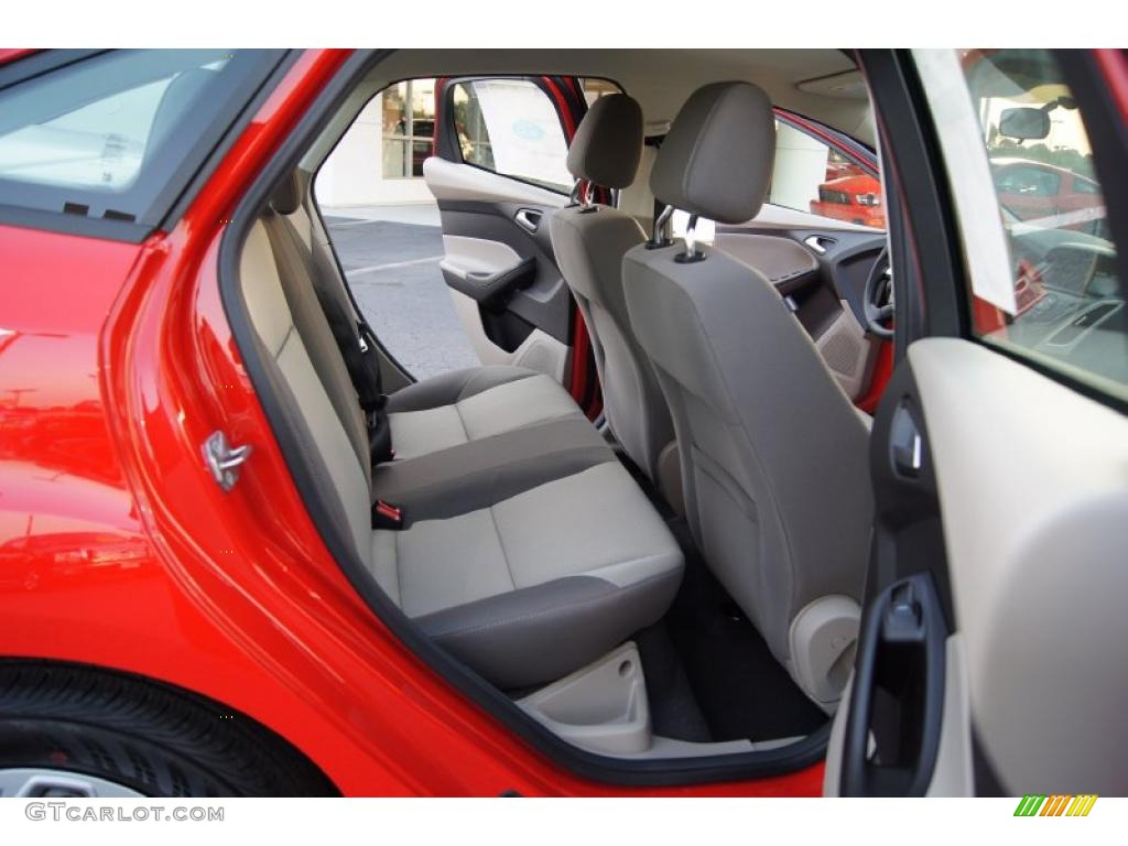 2012 Focus SE Sedan - Race Red / Stone photo #11