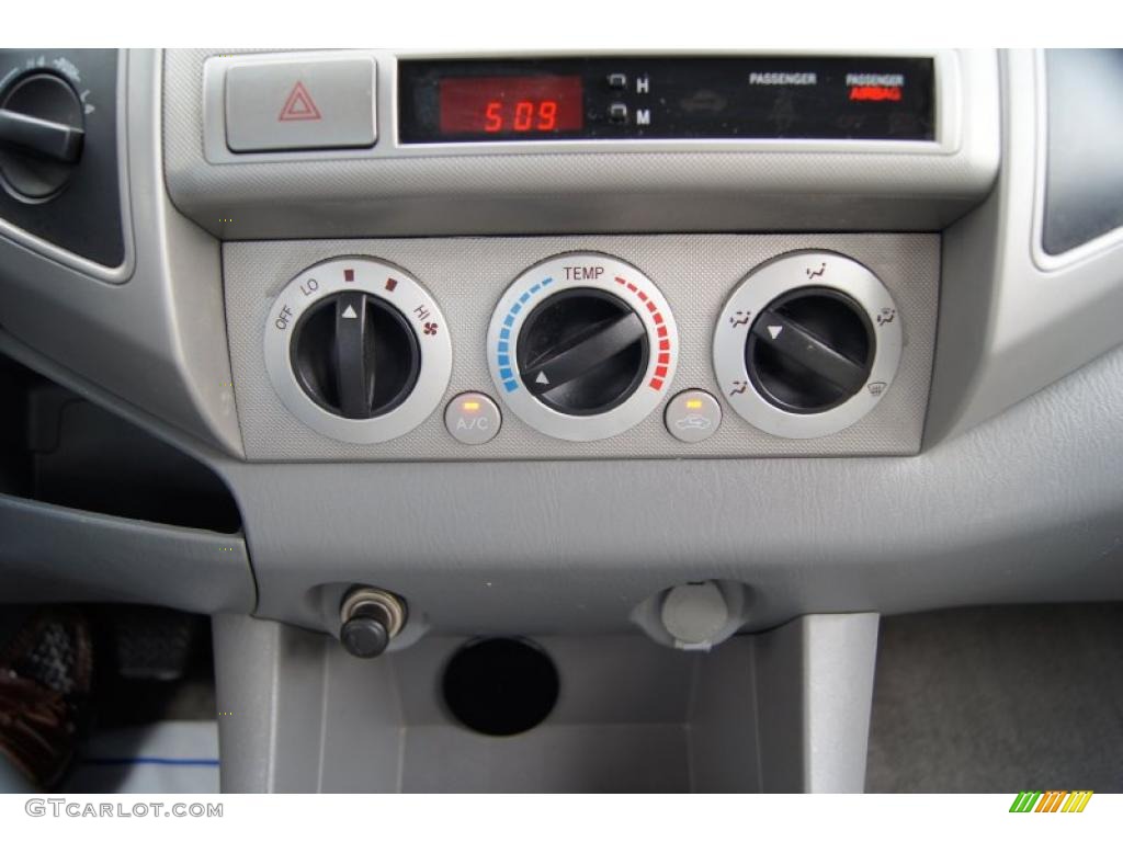 2006 Toyota Tacoma V6 Double Cab 4x4 Controls Photo #49170548