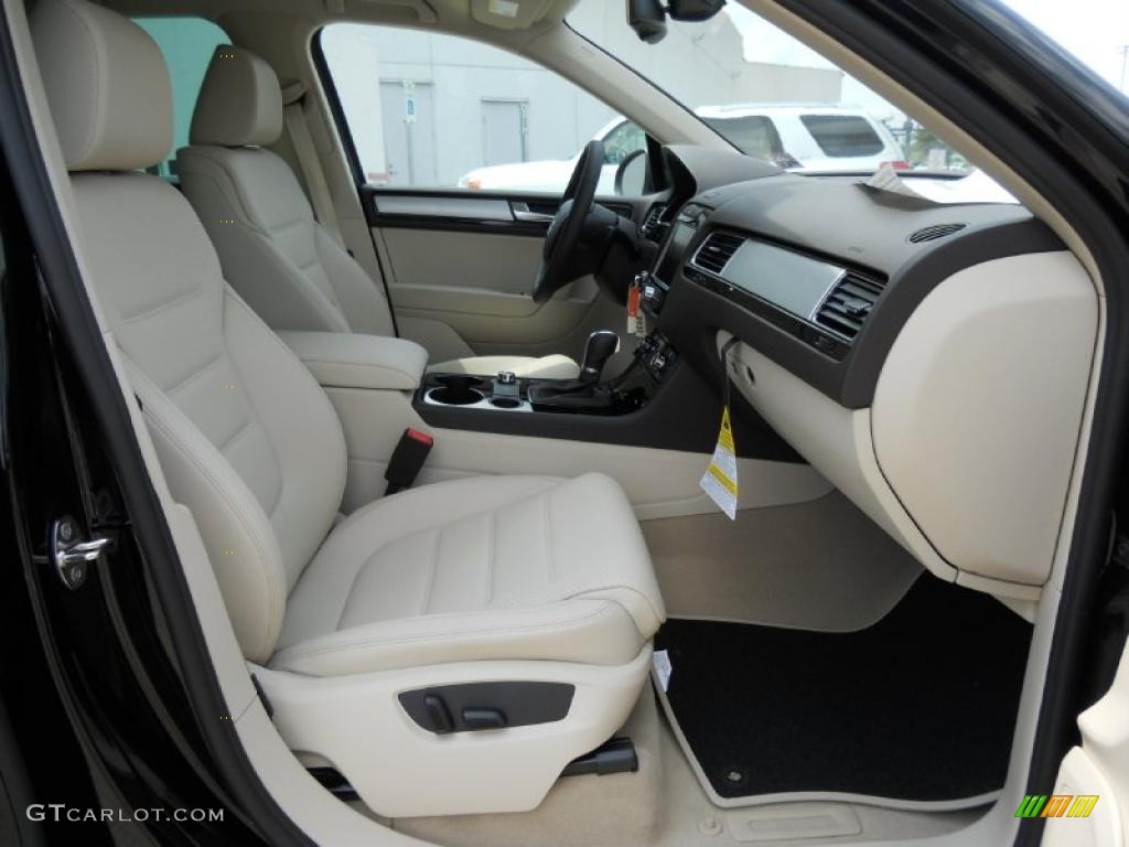 Cornsilk Beige Interior 2011 Volkswagen Touareg TDI Sport 4XMotion Photo #49173746