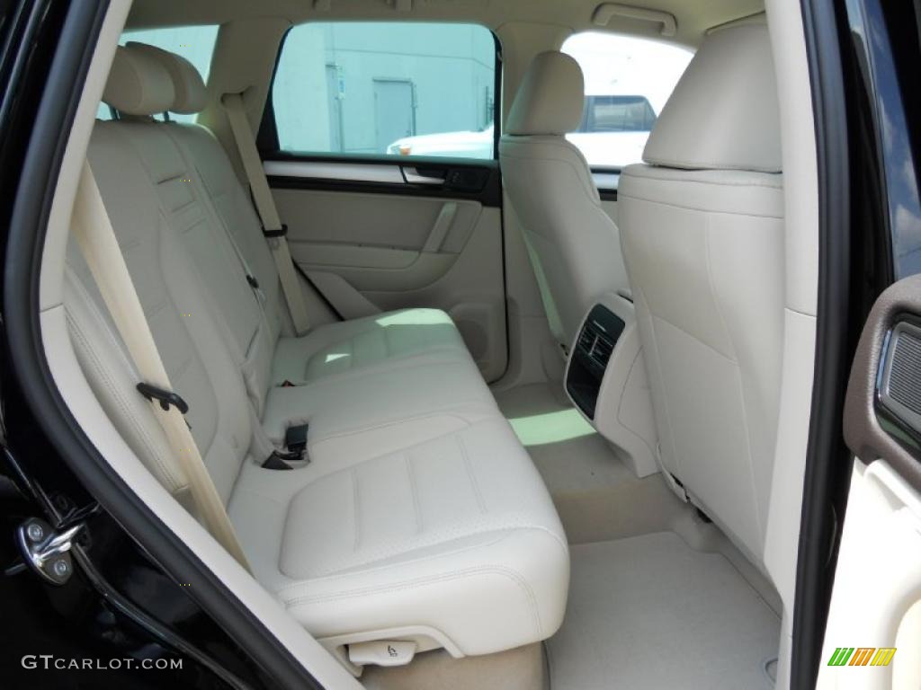 Cornsilk Beige Interior 2011 Volkswagen Touareg TDI Sport 4XMotion Photo #49173761