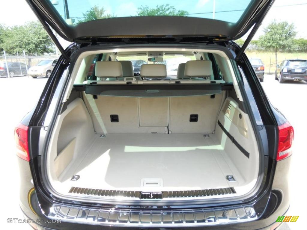 2011 Volkswagen Touareg TDI Sport 4XMotion Trunk Photo #49173776