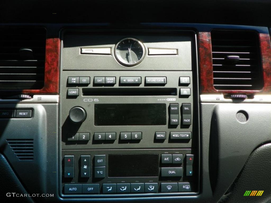 2010 Lincoln Town Car Continental Edition Controls Photos