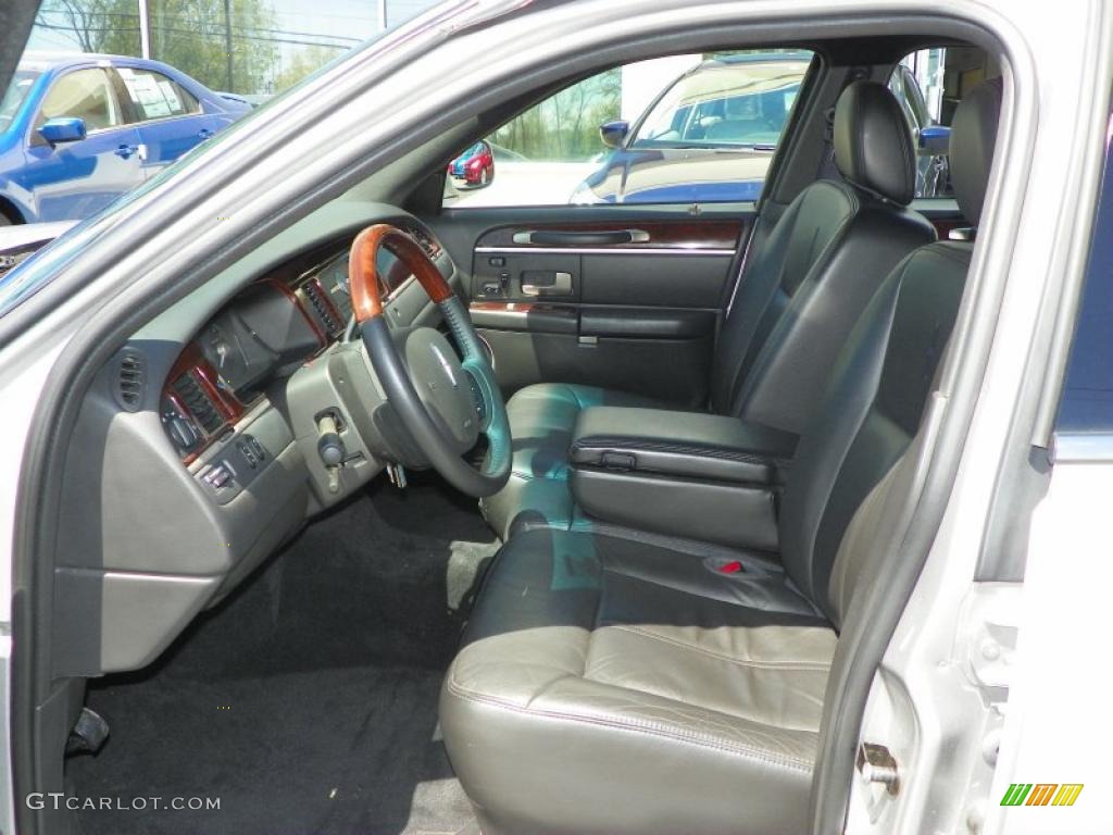 Black Interior 2010 Lincoln Town Car Signature Limited Photo #49174808