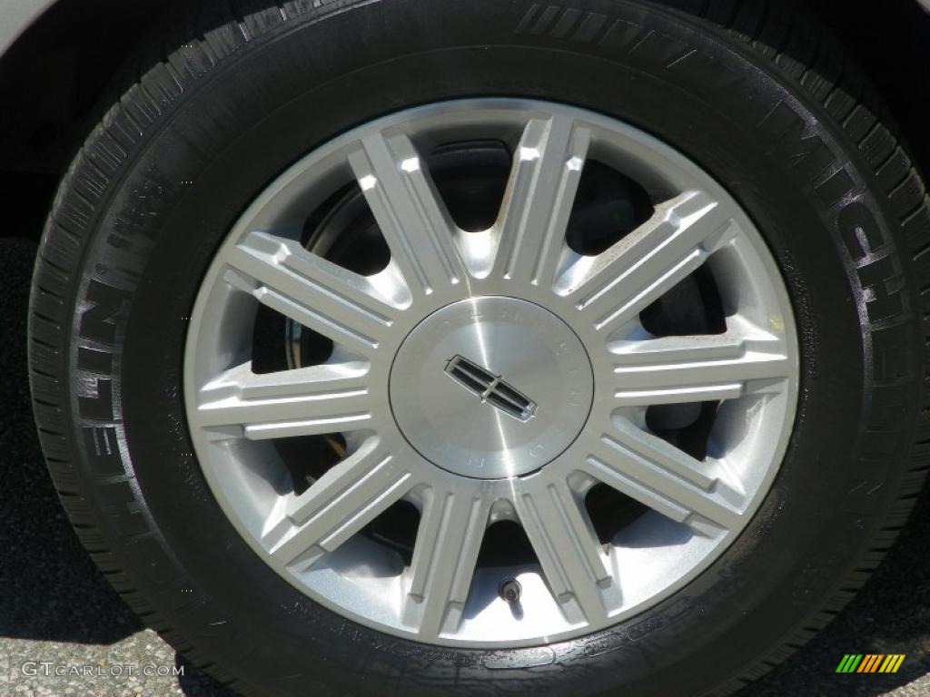 2010 Lincoln Town Car Signature Limited Wheel Photo #49174850